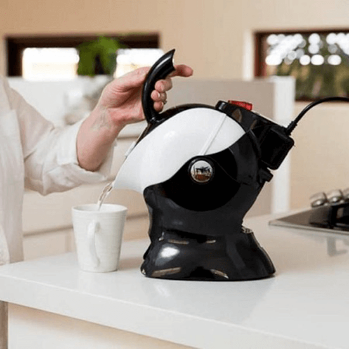 Uccello Kettle Tipper – Safe Pouring Aid for Elderly, Arthritis & Limited Strength